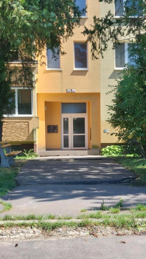 Apartman Surany Екстер'єр фото