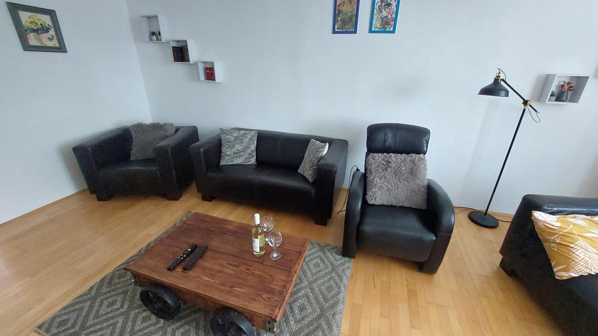 Apartman Surany Екстер'єр фото